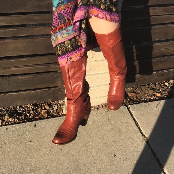 SOLD. Vintage Dexter Leather Cuffed Boots - Picture 2 of 10